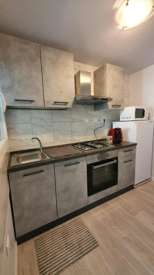 Appartement Neuf Dans Maison Villargondran Exterior foto